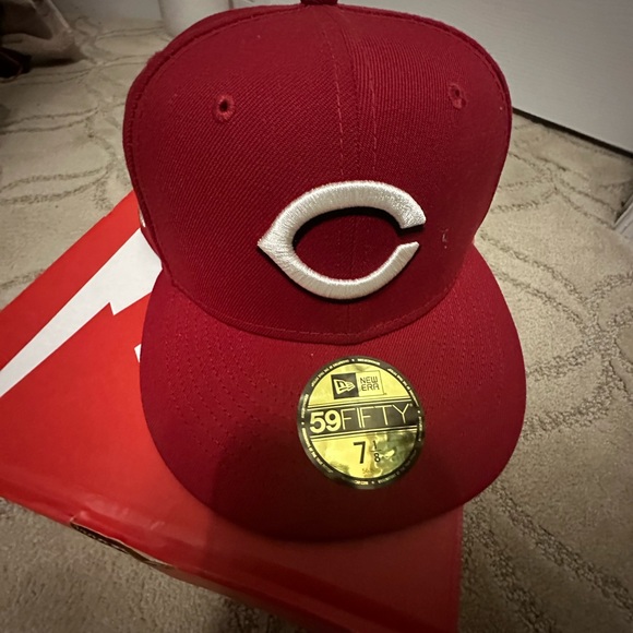 Fitted cap - Picture 2 of 2